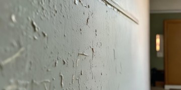 物业是否负责修内墙？